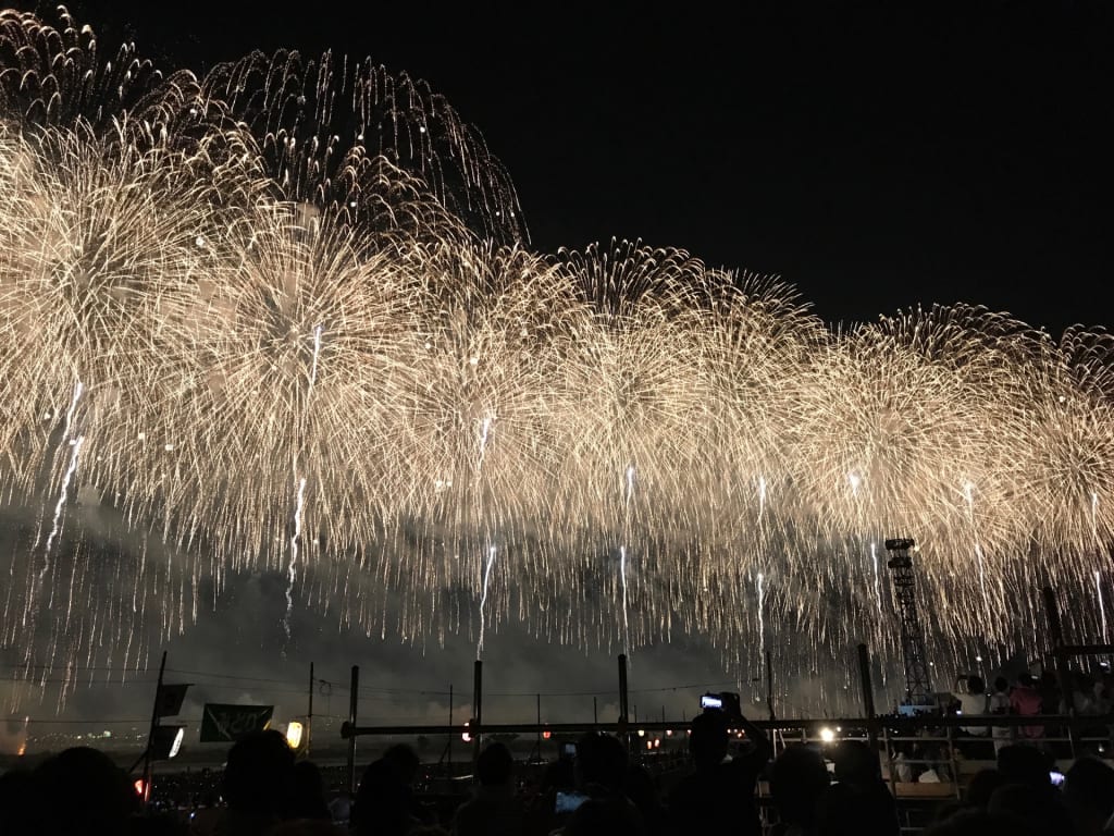 幕張ビーチ花火フェスタ 厳選11駐車場 花火鑑賞に快適で安い 予約はここ 駐車場の神様